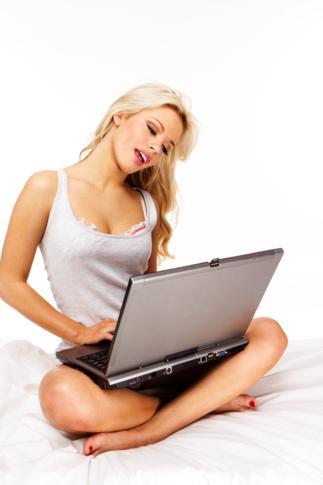 sexy-girl-using-laptop.jpg